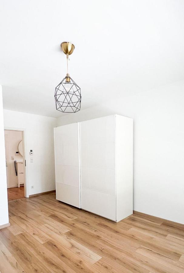 2 Zkb Apartment In Mannheim Kueche - Parken - Grosser Tv Extérieur photo